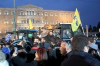 Η χώρα σε καραντίνα, η κυβέρνηση σε τούνελ