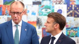 Συγχαρητήρια Μακρόν και Μερτς στον Πέτερ Μαγιάρ για τη νίκη του στις ουγγρικές εκλογές