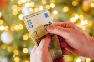 Από αύριο η προπληρωμή επιδομάτων, παροχών και Δώρου Χριστουγέννων από τη ΔΥΠΑ