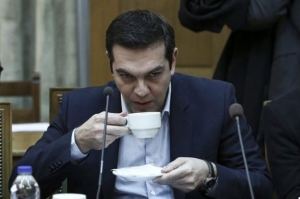 Γιατί τράπεζες και Δημόσιο πωλούν όσο-όσο τα «ασημικά»