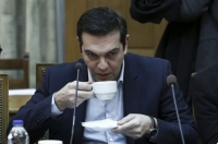 Γιατί τράπεζες και Δημόσιο πωλούν όσο-όσο τα «ασημικά»