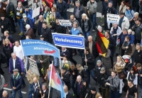 Γερμανία: Το ξενοφοβικό AfD πρώτη φορά τρίτο κόμμα στα γκάλοπ