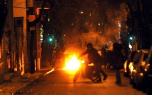 Στον εισαγγελέα οκτώ άτομα για τα επεισόδια στα Εξάρχεια