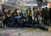 Αιματηρή επίθεση καμικάζι στη Λαχώρη