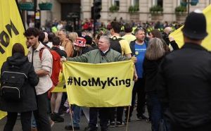 Βρετανία: Διαδηλώσεις κατά της μοναρχίας – Συνελήφθη ο επικεφαλής της οργάνωσης Republic