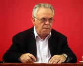 Δραγασάκης: Το χρέος να μην «κουρευθεί» αλλά να «παγώσει» μεγάλο μέρος του