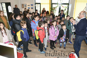 Μαθητές και δάσκαλοι του Μαυρονερίου στις εγκαταστάσεις των ΕΙΔΗΣΕΩΝ