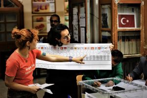 Εκλογές στην Τουρκία: Ατασθαλίες στις κάλπες καταγγέλλει το CHP