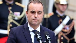 Γαλλία: Ανοιχτό το ενδεχόμενο δημοψηφίσματος για τη μεταρρύθμιση του συνταξιοδοτικού από τον πρωθυπουργό Λεκορνί