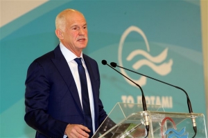 «Ναι» Παπανδρέου σε συνάντηση με τον Στ.Θεοδωράκη