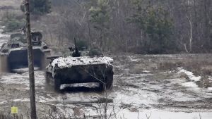Ουκρανία: Κρίσιμες οι επόμενες ώρες – Η μια χώρα κατηγορεί την άλλη για επιθέσεις