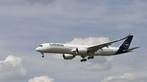Ανοίγουν οι αερομεταφορές: Πτήσεις Air France και Lufthansa συμπεριλαμβάνουν την Ελλάδα
