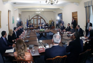Κυπριακό: Διαφωνία κυβέρνησης-ΑΚΕΛ για την πρόταση Ακιντζί