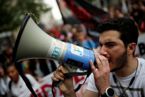 Γαλλία: Οι σιδηροδρομικοί καταψήφισαν τις μεταρρυθμίσεις του Μακρόν