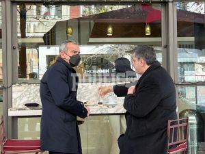 Παρασκήνια/ Για καφέ στην Μητροπόλεως Απόστολος Τζιτζικώστας και Κωνσταντίνος Ζέρβας