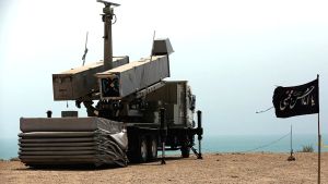 Σφοδρές επιθέσεις του Ιράν κατά κρατών του Κόλπου με απειλές για καταστροφικά αντίποινα