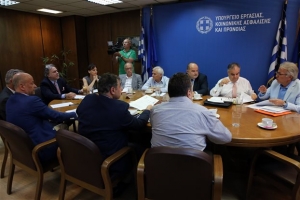 Γ. Κατρούγκαλος προς κοινωνικούς εταίρους: «Δεν τίθεται θέμα μείωσης μισθών»
