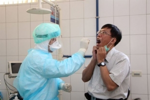 Εξιτήριο για τον κουβανό γιατρό που είχε μολυνθεί από τον Εμπολα