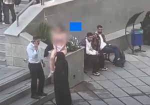 Ιράν: Φοιτήτρια έβγαλε τα ρούχα της σε πανεπιστήμιο για να διαμαρτυρηθεί για την χιτζάμπ