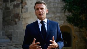 Επιταχύνονται τα μέτρα ασφαλείας στο Λούβρο μετά τη διάρρηξη, δήλωσε ο Μακρόν