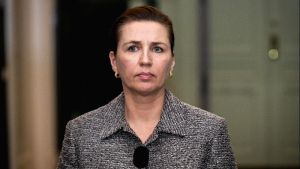 Η Δανή πρωθυπουργός καλεί τις ΗΠΑ να σταματήσουν τις απειλές τους προς τη Γροιλανδία