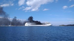 Έκτακτο: Φωτιά σε κρουαζιερόπλοιο στην Κέρκυρα (pics&amp;vid)
