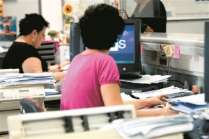 Την επιστροφή των «διαθέσιμων» ζητεί ο υπουργός Εργασίας