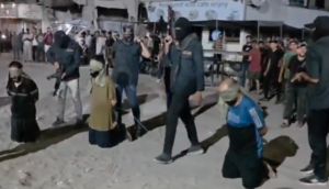 Γάζα: Εκτέλεση τριών Παλαιστινίων από τη Χαμάς ως «συνεργάτες του Ισραήλ» μπροστά σε πλήθος (ΒΙΝΤΕΟ)