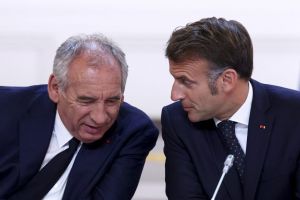 Γαλλία: Σε πολιτικό αδιέξοδο η κυβέρνηση Μπαϊρού, ζητά στήριξη από τους Σοσιαλιστές – Φόβοι για προσφυγή στο ΔΝΤ