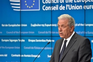 Αβραμόπουλος: Προστασία στους πρόσφυγες, επιστροφή για μετανάστες