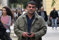 Παρουσιάστηκε στην αστυνομία και συνελήφθη ο Κώστας Βαξεβάνης