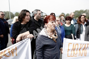Τη γέφυρα του Αξιού απέκλεισαν κάτοικοι της Ειδομένης