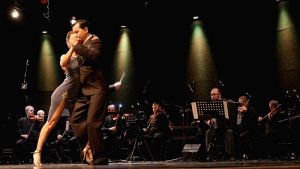 Η μαγεία του τάνγκο αγκαλιάζει καρκινοπαθείς και άτομα με μειωμένη όραση στη Θεσσαλονίκη