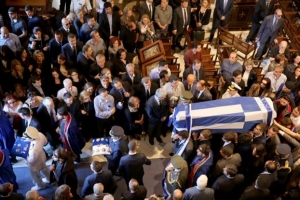 Κηδεύεται ο Κωνσταντίνος Μητσοτάκης στα Χανιά