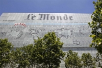 Monde: Αυξάνεται η δυσπιστία απέναντι στους δημοκρατικούς θεσμούς