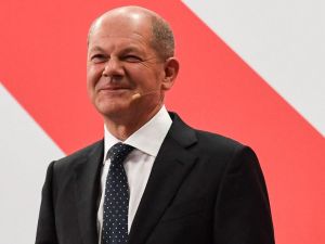 Γερμανία: Ξέσπασε ο Σολτς όταν τον αποκάλεσαν πολεμοκάπηλο (ΒΙΝΤΕΟ)