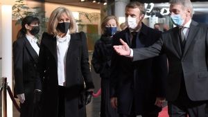 To απίστευτο τηλεφώνημα στη Μπριζίτ Μακρόν: «Ο άντρας σου τώρα είναι με εραστή»