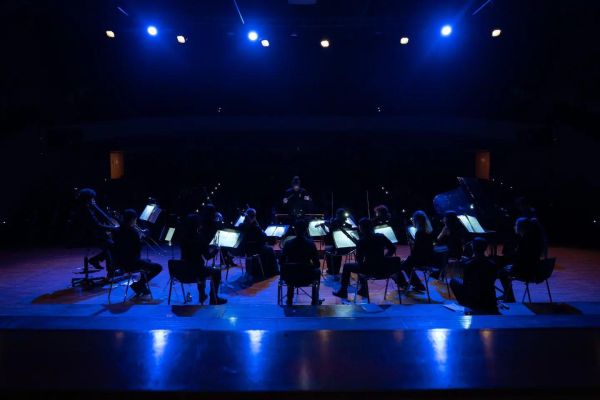 Ορχήστρα Νέας Γενιάς: Η παράσταση “Πέπλα από Φως” στο Θέατρο Αμαλία