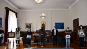 Θ. Καράογλου: “Φωτεινό παράδειγμα προσφοράς” οι εθελοντές νοσηλευτές