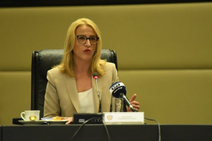 Οταν η Δούρου προκαλεί την... Ρένα