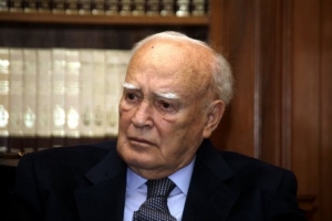 Στο νοσοκομείο με λοίμωξη του αναπνευστικού ο Κάρολος Παπούλιας