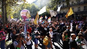 Γαλλία: Εντυπωσιακή συμμετοχή άνω του ενός εκατομμυρίου διαδηλωτών κατά της λιτότητας