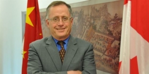 Γκόρντον Χάουλντεν: «Το Πεκίνο αναλαμβάνει τον ρόλο της μεγαλύτερης οικονομίας στη Γη»