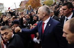 Θερμά υποδέχθηκαν τον Εντι Ράμα οι Αλβανοί της νότιας Σερβίας