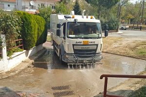 Απομακρύνθηκαν φερτά υλικά και σκουπίστηκαν οι δρόμοι στην περιοχή του πάρκου Γαλήνη