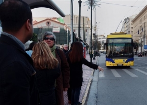 Πυρπόλησαν τρόλεϊ στην οδό Πατησίων