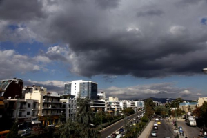 Καταιγίδες και χιόνια στα ορεινά την Πέμπτη