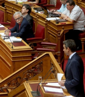 Μετωπική σύγκρουση με αιχμή την Παιδεία