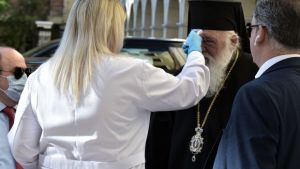 Σε εξέλιξη η Ιερά Σύνοδος - Θερμομετρήθηκαν Ιερώνυμος - μητροπολίτες (φωτό)