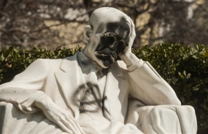 Ιδρυμα Παλαμά: Διαμαρτυρία για την βεβήλωση του αγάλματος του ποιητή